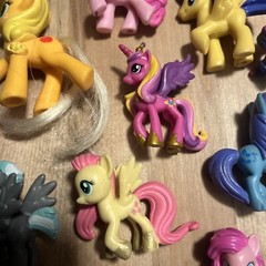 24 Pc Lot Hasbro My Little Pony Horse Figure Toy Lot With Carry Case Necklaces +