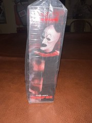 Mezco Terrifier: Art the Clown – Deluxe Edition Figure