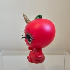 MGA Entertainment Poopsie Cutie Tooties Surprise Cider Apple Red Fruit Horn 1.5″
