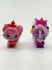 2 Disney Princess Palace Pets Mini Figures PVC Figure Rapunzel Skunk Aurora Cat
