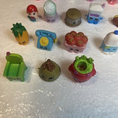 Mini Shopkins lot of 30 mini figures mixed series plus accessories