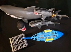 Animal Planet Shark Submarine Adventure Playset Lot Extra Sharks & Diver & Cage