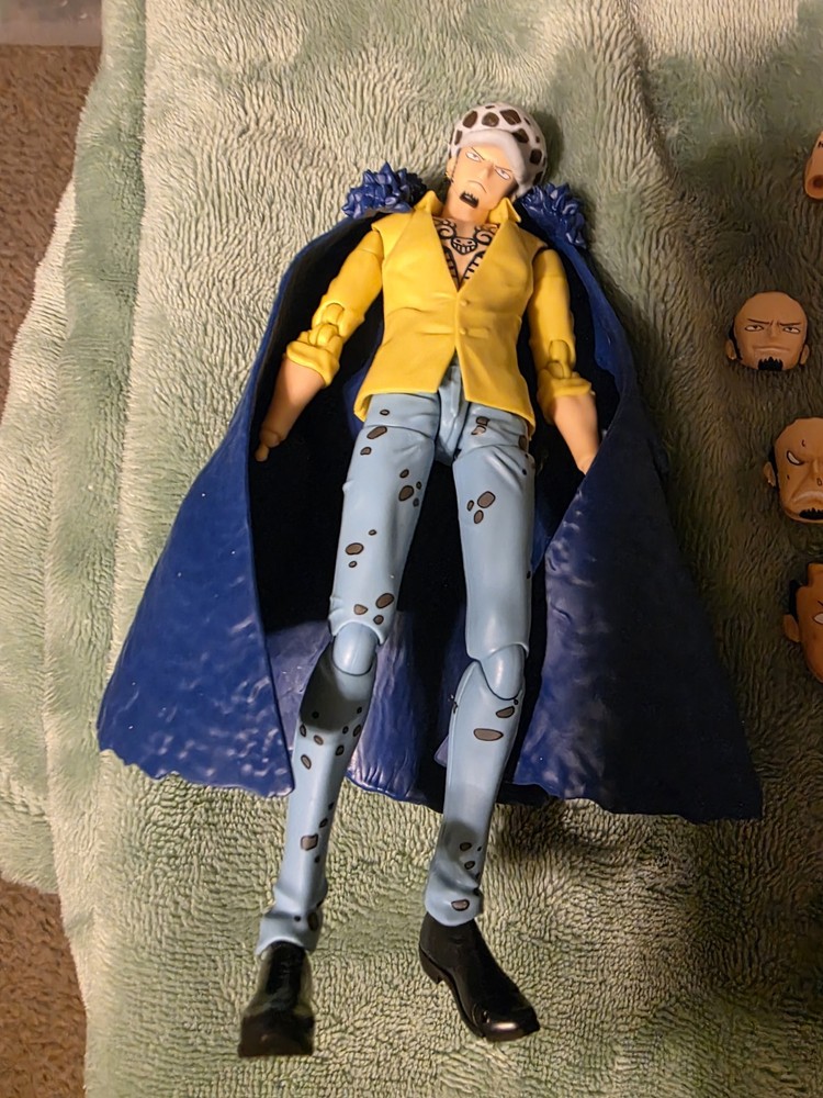 S.H.Figuarts One Piece Trafalgar Law Raid on Onigashima w/ Hands & Faces