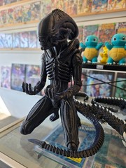 Xenomorph Figure, Holder For Video Game Controller