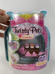 Twisty Petz Treatz Series 4 Swiss Roll Kittens Bracelet. Ages 4 and up.
