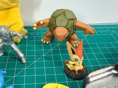 Pokémon Variety Lot of 12 Mini Figure Pikachu Mini Plush Poke Ball Match Battle