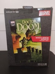 McFarlane Toys Marvel Doctor Doom Posed Figure with Scene & Comic Book PLS READ
