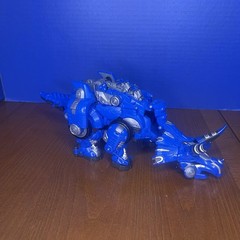 Express Armored Saurus Triceratops DX Deluxe Sound Dinosaur Transforming Robot