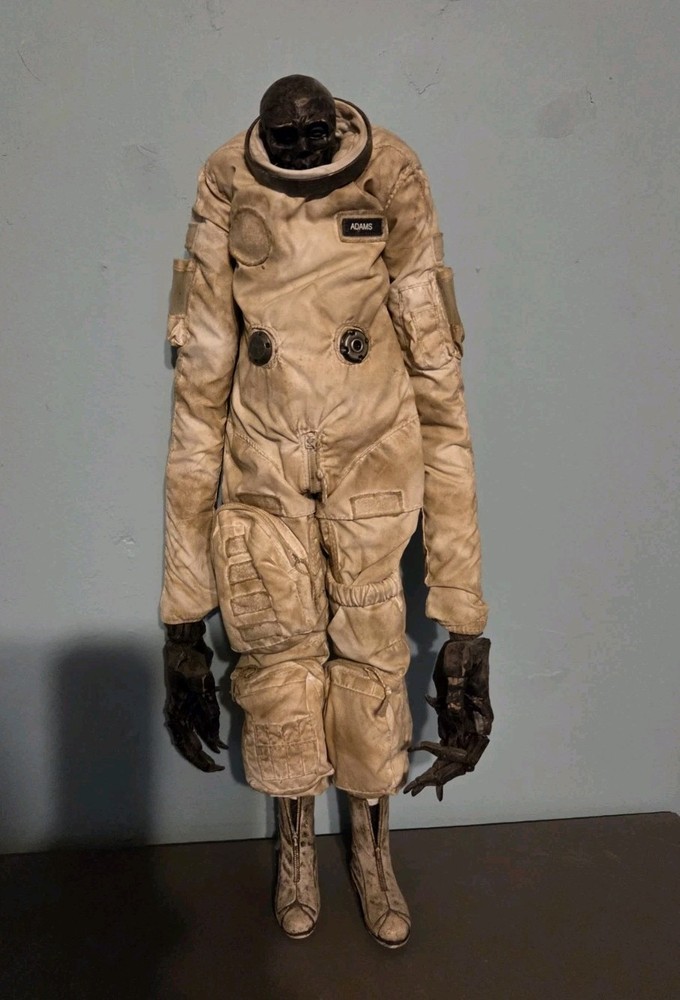 Ashley Wood 3A Toys Evenfall Strigoi Astronaut White Version