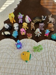 Lot of 25 Unbranded Small Animals, mixed lot. Varies.