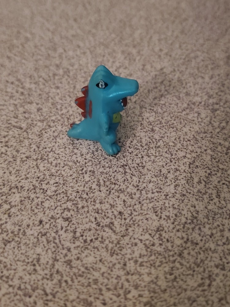 Totodile pokemon action figure 4cm. x 3cm.