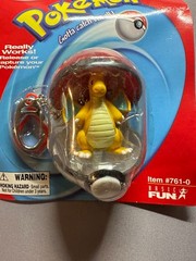 Vintage Dragonite Pokemon Factory Sealed Keychain Pokeball Basic Fun RARE