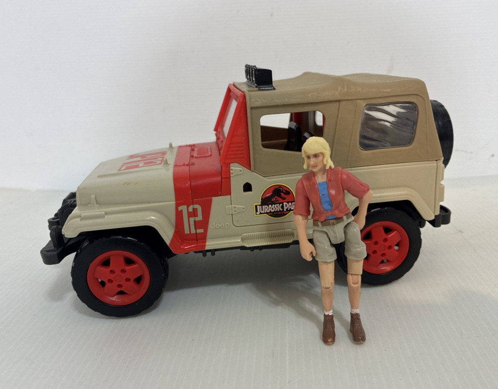 Jurassic World Park Legacy Collection 9” JEEP WRANGLER Dr. Ellie Sattler
