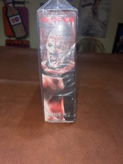 Mezco Terrifier: Art the Clown – Deluxe Edition Figure
