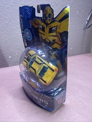 Transformers Prime First Edition Deluxe Class Autobot Bumblebee New