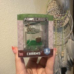 New Minecraft Series 2 Charms Bee 2.5-Inch Backpack Hanger Viral Keychain