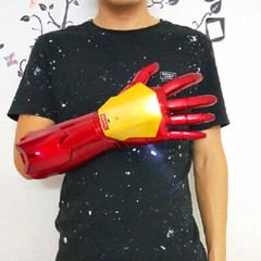 In US 1:1 Iron Man 1 Pair Gloves LED Light Gauntlet Hand Arm Cos Prop Model Toy