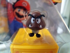 Jakks Pacific Super Mario Bros Movie Goomba 1.25 in Mini Figure + Question Block