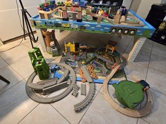 Thomas the train Ultimate bundle– Train table, tracks, and more included
