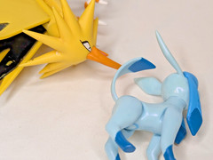 Pokemon ZAPDOS Glaceon Bulbsaur 2″ Figures Jazwares Select Series 2 Loose VG+