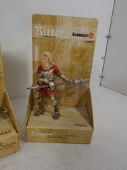 N A327 Schleich Ritter Knights Lot of 2 Foot Soldier & One Red Knight W/ Weapon