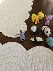 Lot of 25 Unbranded Small Animals, mixed lot. Varies.