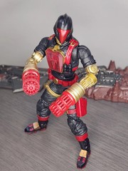 Iron Grenadier mini gatlings, swords, 2 handed gatling red/gold and gold – 1/12