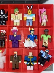 Roblox & Minecraft Mixed Lot of 20 Figures in Carrying Case – No Codes