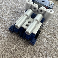 Transformers War for Cybertron: Kingdom Deluxe Pipes Action Figure