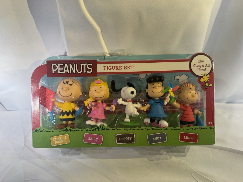 NEW Peanuts Gang 5 Figure Set Just Play 2015 NIB Charlie Brown Snoopy Lucy Linus