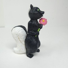 Stella the Skunk – Over the Hedge 2006 Dreamworks Movie PVC Figure 3″