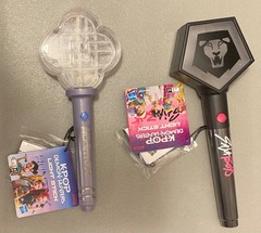2 OFFICIAL K-Pop Demon Hunters Light Stick HUNTR/X HUNTRIX & SAJA BOYS RUMI ZOEY