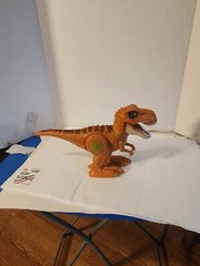 T-REX TOY TYRANNOSAURUS Orange DINOSAUR 12″ Zuru Inc Walks & Roars