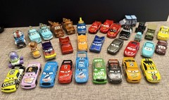 Disney Pixar The World of Cars Burning Up the Track Case & 34 diecast Cars rare