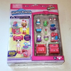 Shopkins Happy Places Muffin Kitty Kitchen Decorator’s Pack Playset 56477