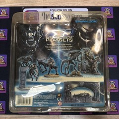 NIB NRFB AVP Alien vs Predator Playsets Alien Queen with Base McFarlane Toys