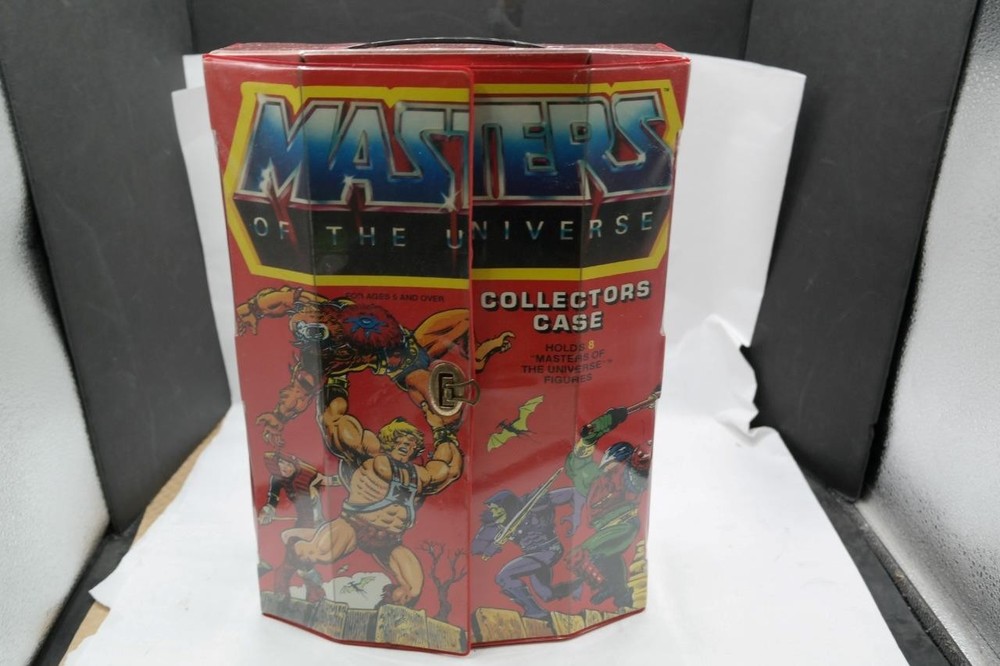 Collector’s Case Complete holds 8 Masters of the Universe with 4 figures