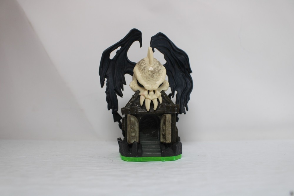 Skylanders Spyro’s Adventure Darklight Crypt Activision 2011 Skull Cemetary tomb