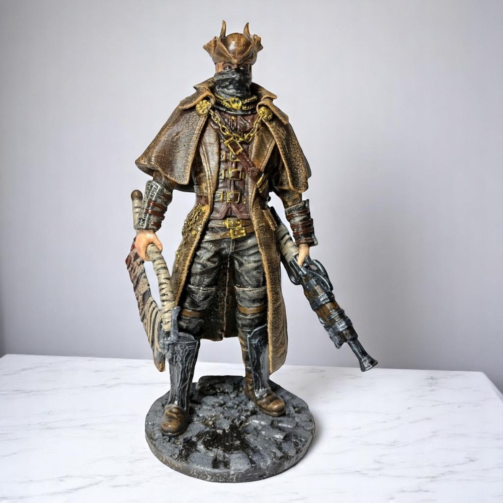 Fanart figure Hunter of Yaharnam airbrush painted 9.8 inch Adult 17+