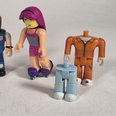 Large ROBLOX Carrying Case Almost Full Of Roblox Figures & Accessories GUC