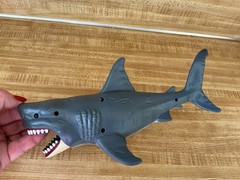 IT’S SHARK WEEK 🦈 CHOMPING Great White Sharks plastic toy figures BITE ACTION