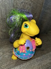 VTG 1993 Darlin’ Dinos Bronte Yellow Purple Time For Bed Dressy Dinos 7”