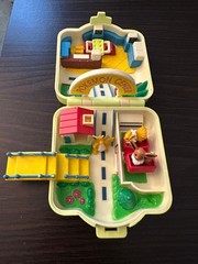 Vintage 1997 Tomy Pokemon Center Polly Pocket Play Set Complete w/ 3 Figures