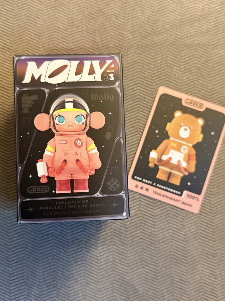 PopMart Mega Space Molly 100% Tender Heart Bear (V3 Series)