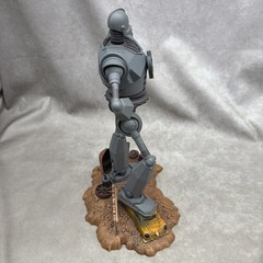Diamond Select Toys Iron Giant Gallery Iron Giant (Superhero) Collectible Figure