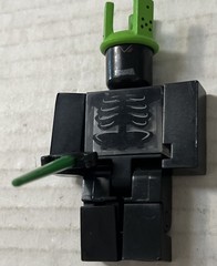 RARE ROBL0X 1x1x1x1 Series 2 Figure with Green Domino Crown and Sword NO Code