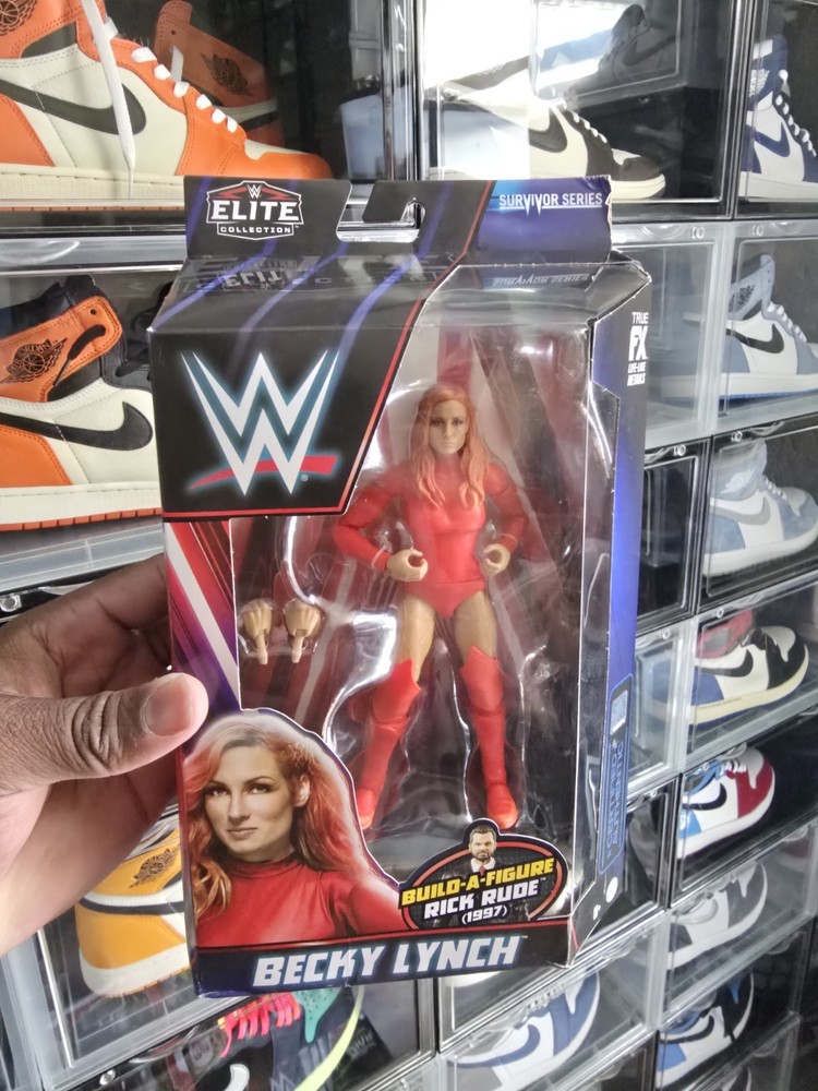 WWE ELITE SURVIVOR SERIES BECKY LYNCH , BRAND NEW, NO BAF , DAMAGE BOX.