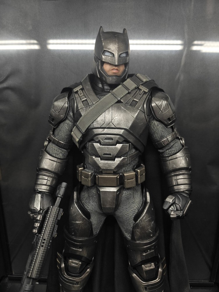 Hot Toys Batman V Superman Dawn Of Justice Armored Batman Figure