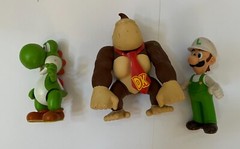 DONKEY KONG Luigi & Yoshi Figure Lot 2008 Nintendo Super Mario Bros video games