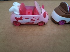 Lot Of 2 Shopkins Cutie Cars Pink Cat & Brown And White Dog. Read